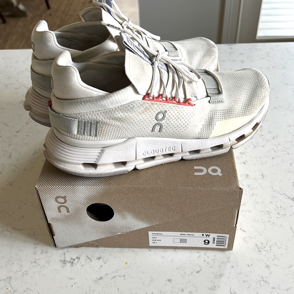 On cloud nova women’s size 9